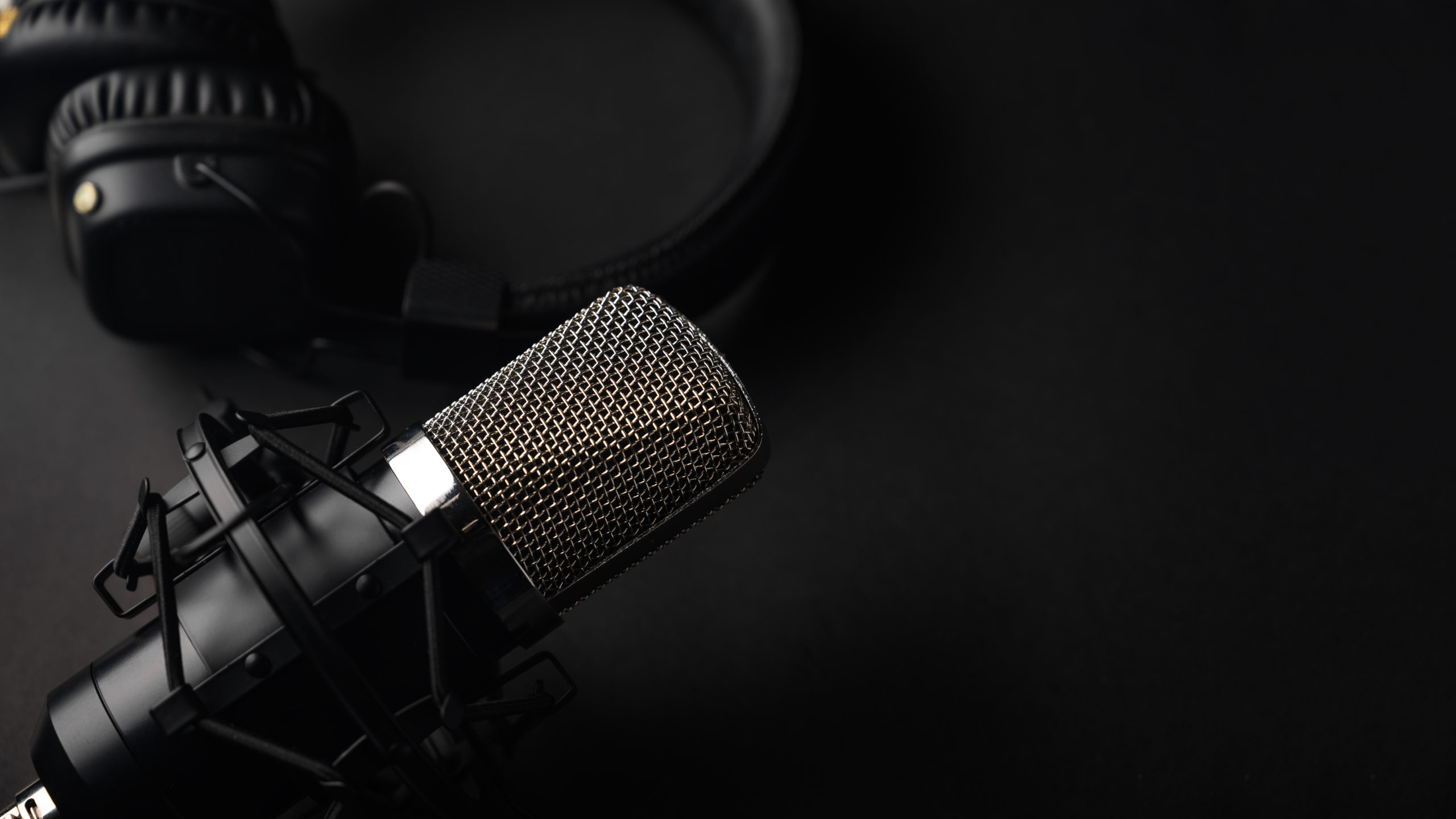 podcast mic and headphones